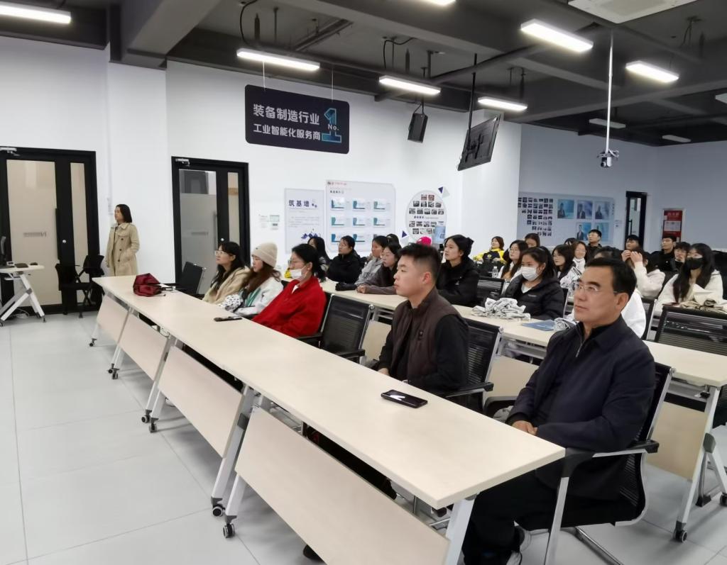 深化校企合作，助力畢業(yè)生實(shí)習(xí)就業(yè)——財(cái)經(jīng)學(xué)院組織畢業(yè)生赴煙臺(tái)開(kāi)發(fā)區(qū)參觀實(shí)習(xí)